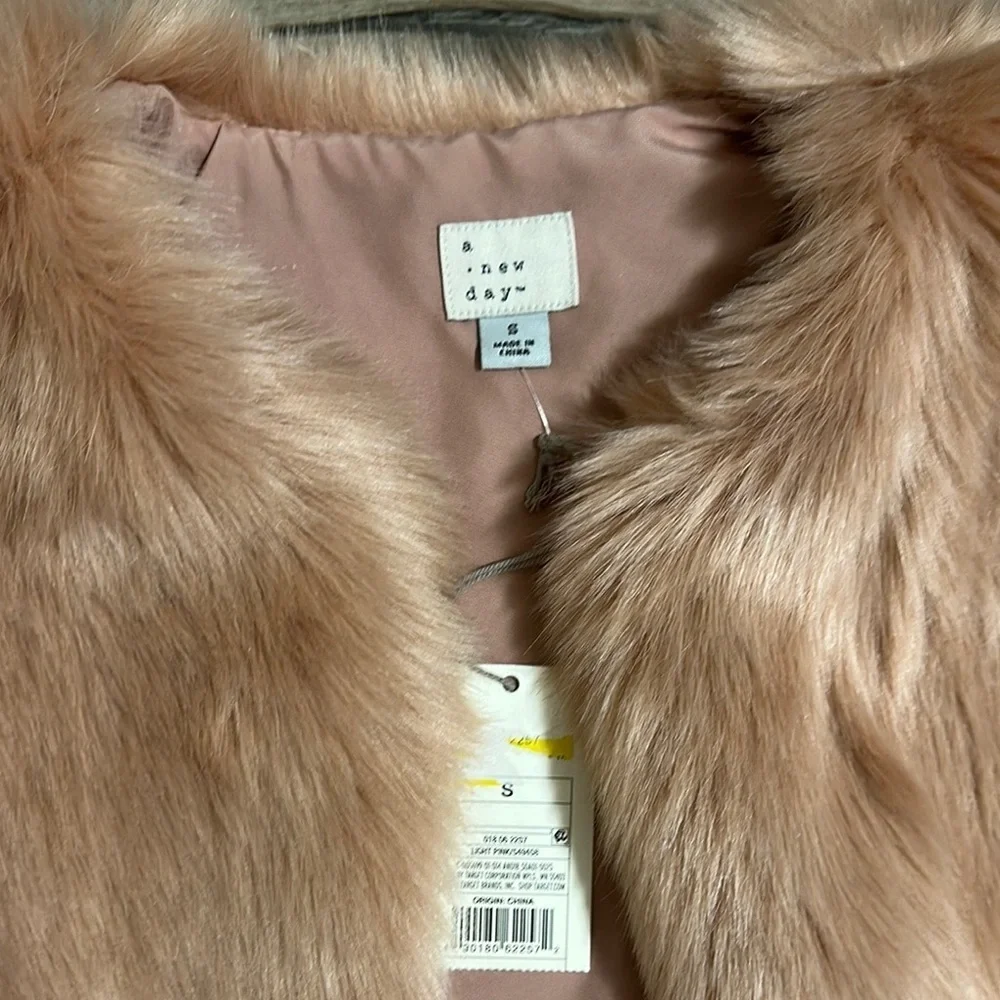A new day pink Faux Fur Vest size small NWT